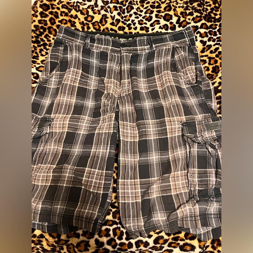 Plaid union bay cargo shorts 32